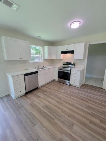 57 Cedar Hill Court, Defuniak Springs, FL 32433