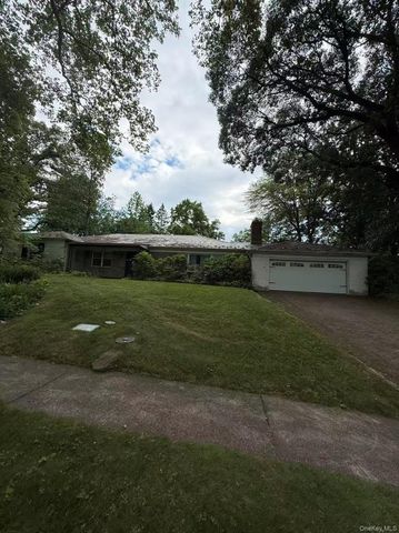 10 Hempton Road, Great Neck, NY 11020
