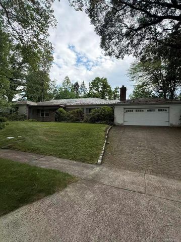 10 Hempton Road, Great Neck, NY 11020