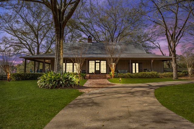 5844 N Williamsburg Rd., Bassfield, MS 39421