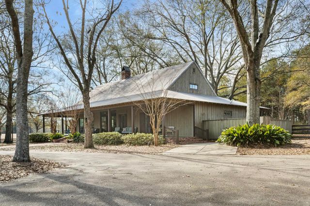 5844 N Williamsburg Rd., Bassfield, MS 39421
