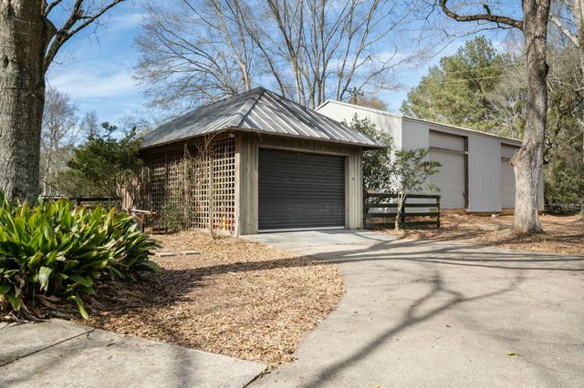 5844 N Williamsburg Rd., Bassfield, MS 39421