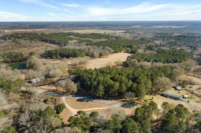 5844 N Williamsburg Rd., Bassfield, MS 39421