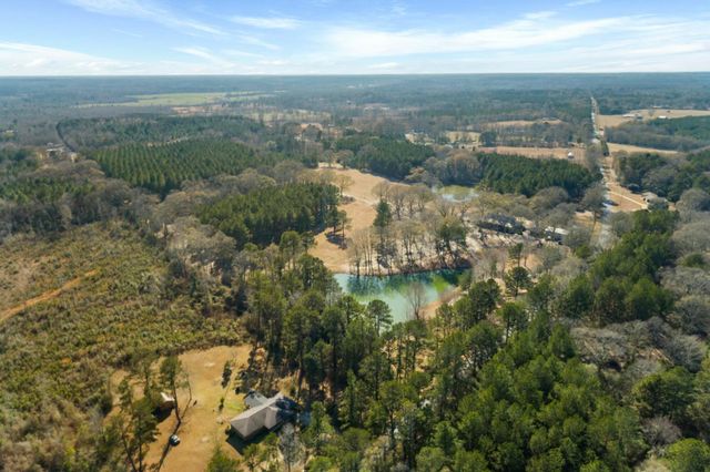 5844 N Williamsburg Rd., Bassfield, MS 39421