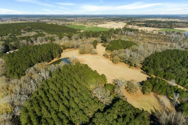5844 N Williamsburg Rd., Bassfield, MS 39421