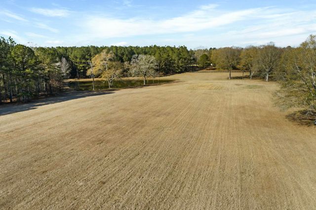 5844 N Williamsburg Rd., Bassfield, MS 39421
