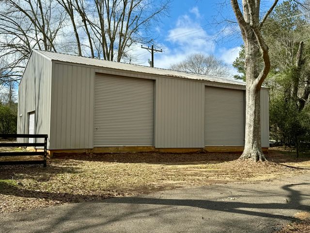 5844 N Williamsburg Rd., Bassfield, MS 39421
