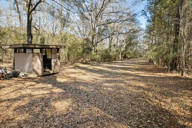 5844 N Williamsburg Rd., Bassfield, MS 39421