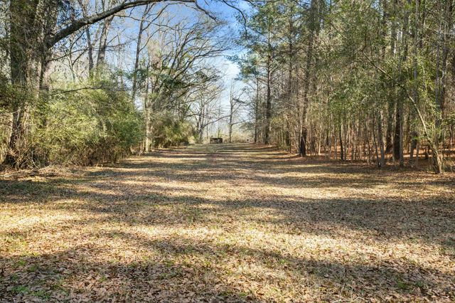 5844 N Williamsburg Rd., Bassfield, MS 39421