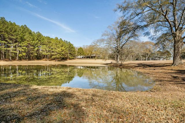 5844 N Williamsburg Rd., Bassfield, MS 39421
