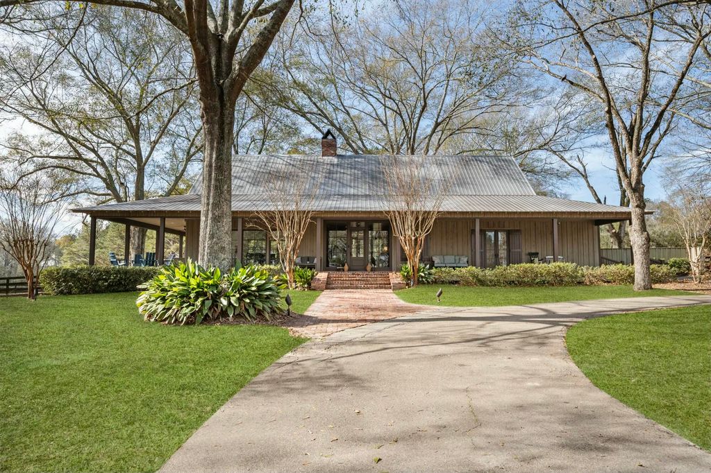 5844 N Williamsburg Rd., Bassfield, MS 39421