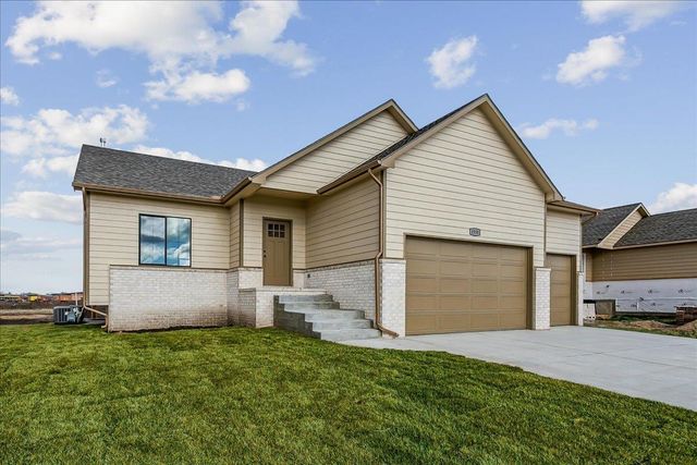 1530 E Midway Ct, Valley Center, KS 67147