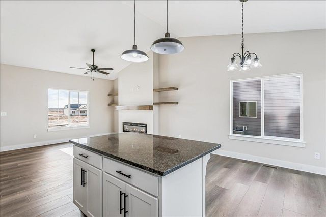 1530 E Midway Ct, Valley Center, KS 67147