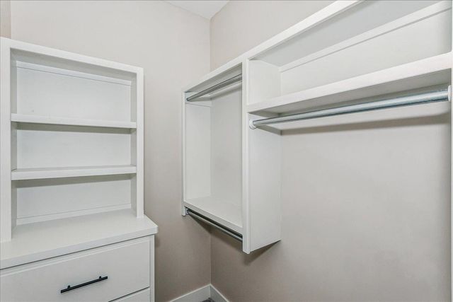 1530 E Midway Ct, Valley Center, KS 67147