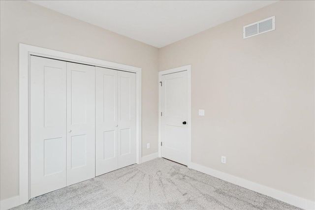 1530 E Midway Ct, Valley Center, KS 67147