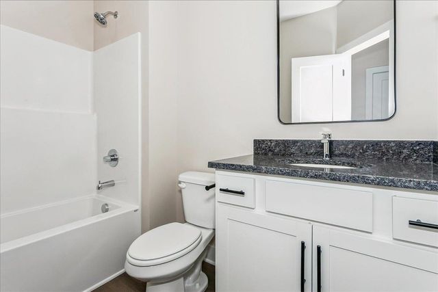 1530 E Midway Ct, Valley Center, KS 67147