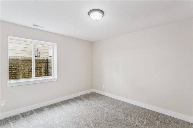 1530 E Midway Ct, Valley Center, KS 67147