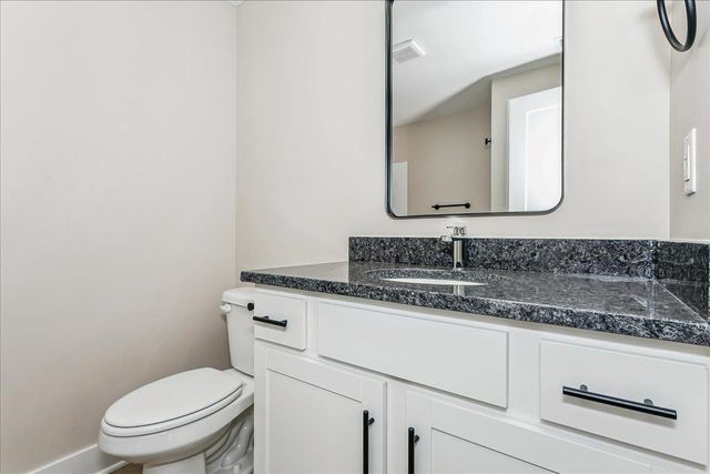 1530 E Midway Ct, Valley Center, KS 67147