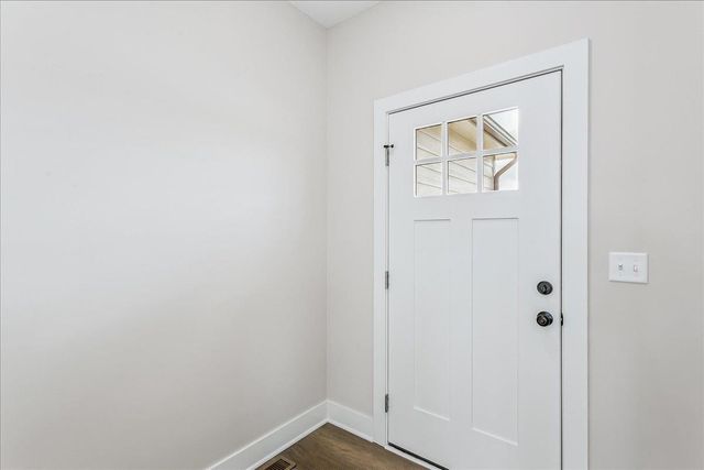 1530 E Midway Ct, Valley Center, KS 67147