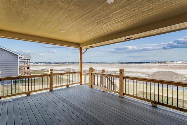 1530 E Midway Ct, Valley Center, KS 67147