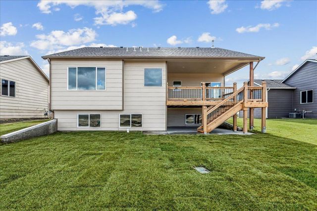 1530 E Midway Ct, Valley Center, KS 67147