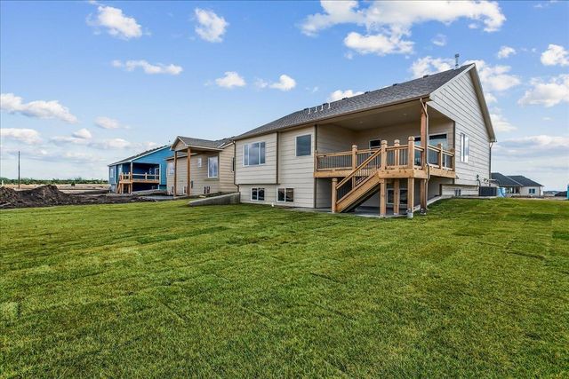 1530 E Midway Ct, Valley Center, KS 67147