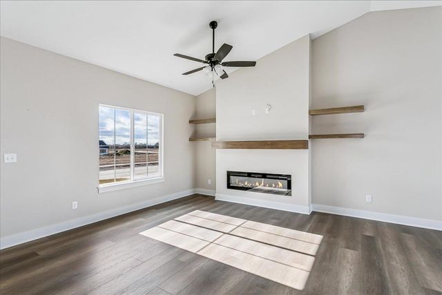 1530 E Midway Ct, Valley Center, KS 67147