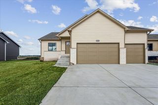 1530 E Midway Ct, Valley Center, KS 67147
