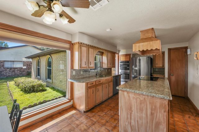 242 Blackwater Lane, Houston, TX 77015