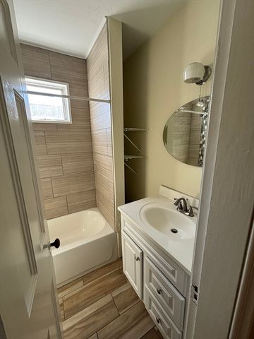 122 Elm St D, Millbury, MA 01527