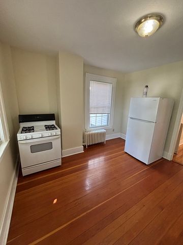 122 Elm St D, Millbury, MA 01527