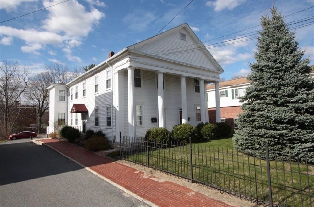 122 Elm St D, Millbury, MA 01527