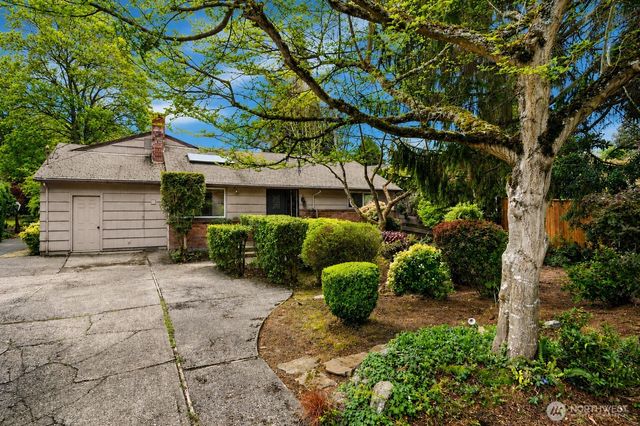 7611 NE 8th Street, Medina, WA 98039