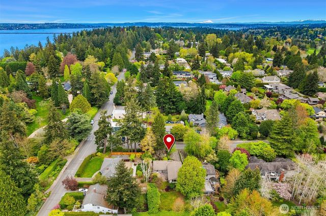 7611 NE 8th Street, Medina, WA 98039