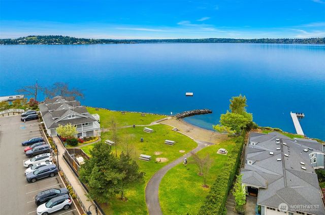 7611 NE 8th Street, Medina, WA 98039