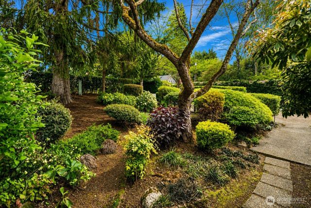 7611 NE 8th Street, Medina, WA 98039