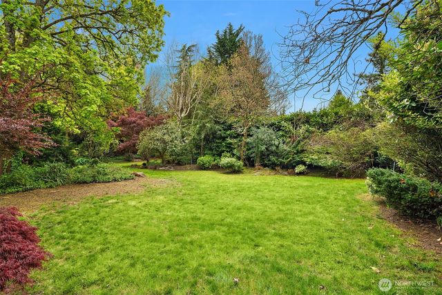 7611 NE 8th Street, Medina, WA 98039