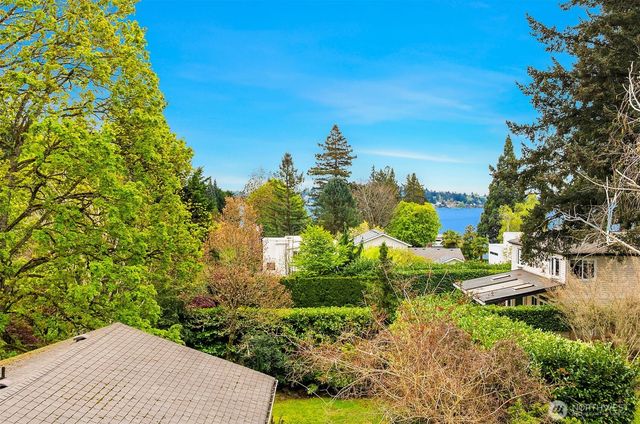 7611 NE 8th Street, Medina, WA 98039