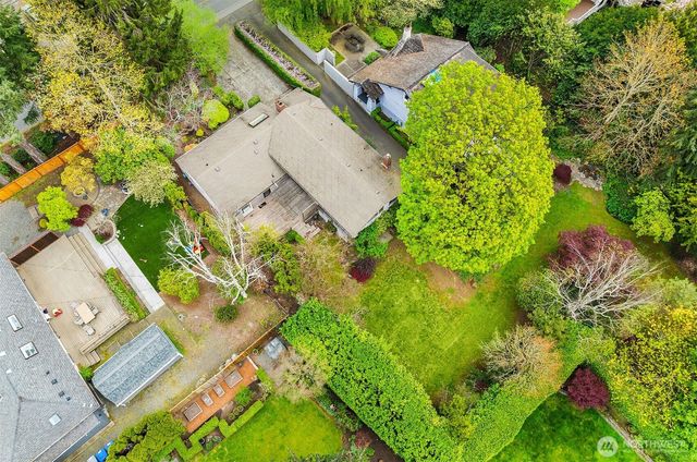 7611 NE 8th Street, Medina, WA 98039