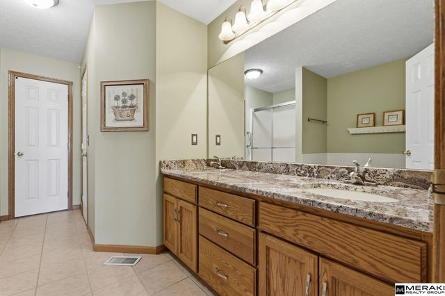 15616 Edna Circle, Omaha, NE 68136