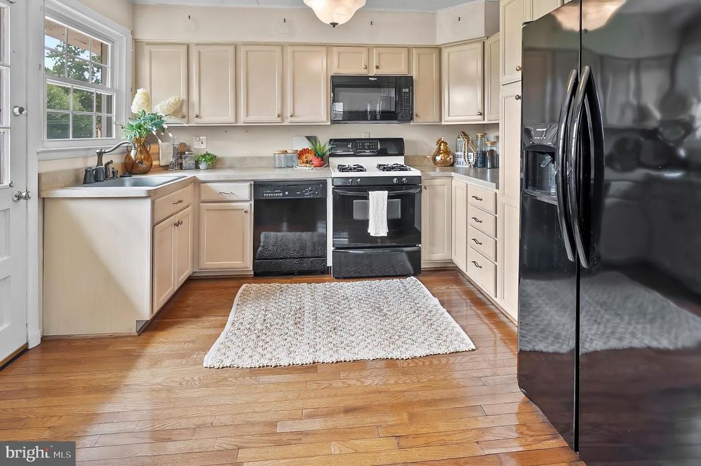2203 LUKEWOOD DR, Baltimore, MD 21207