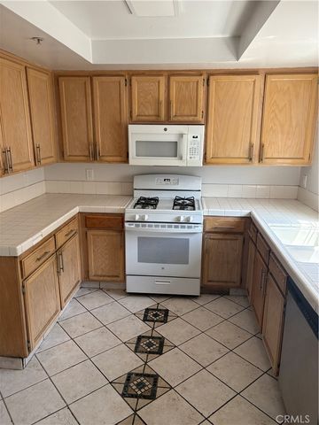 13550 Foothill Boulevard 3, Sylmar, CA 91342