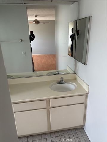 13550 Foothill Boulevard 3, Sylmar, CA 91342