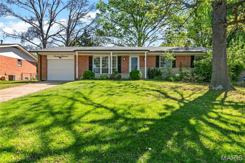 14000 Davey Drive, Florissant, MO 63034