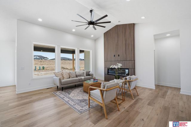 9350 S 86th Street, Lincoln, NE 68526