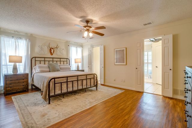 116 Robinwood Lane, Azle, TX 76020