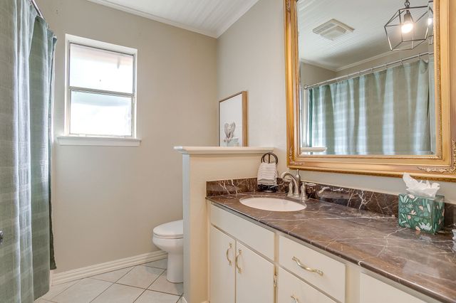 116 Robinwood Lane, Azle, TX 76020