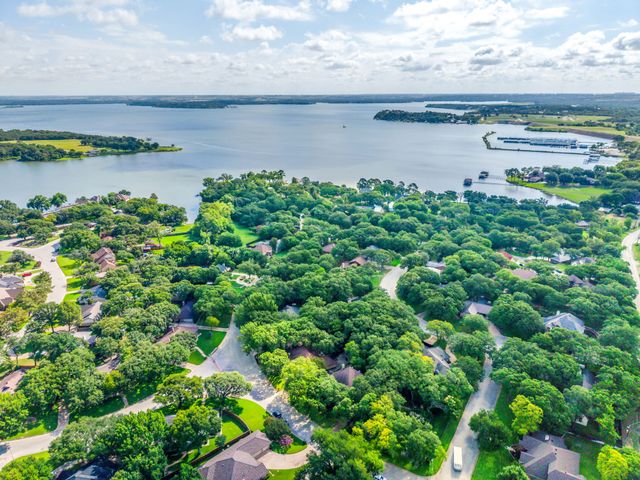 116 Robinwood Lane, Azle, TX 76020