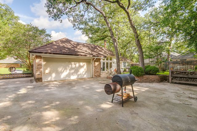 116 Robinwood Lane, Azle, TX 76020