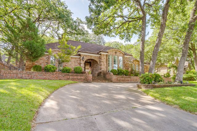 116 Robinwood Lane, Azle, TX 76020